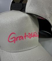 Boné trucker aba curva Glitter/ brilho Gratidão Boné trucker aba curva Glitter/ brilho Gratidão