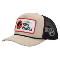 Boné Trucker de Espuma Bioworld Jurassic Park Ranger do Parque Ingen Tan Boné Trucker de Espuma Bioworld Jurassic Park Ranger do Parque Ingen Tan
