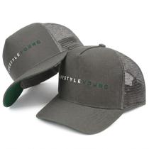 Boné Trucker Telinha Respirável Ajuste Premium Aba Curva Duas Cores Young Original Boné Trucker Telinha Respirável Ajuste Premium Aba Curva Duas Cores Young Original