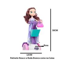 Boneca Amy Com Luz Som E Patinete Rosa Brinquedo Bate E Volta