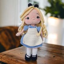 Boneca artesanato crochê amigurumi alice - Dulce Crochê