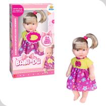 Boneca Babi-Du 34cm Cabelo Loiro com Frases e Roupa Infantil Fofa Boneca Babi-Du 34cm Cabelo Loiro com Frases e Roupa Infantil Fofa