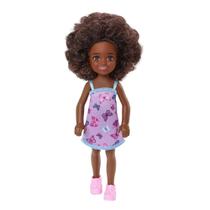 Boneca Barbie Chelsea, cabelo castanho encaracolado com vestido borboleta Boneca Barbie Chelsea, cabelo castanho encaracolado com vestido borboleta
