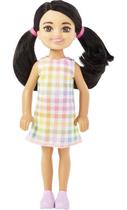 Boneca Barbie Chelsea, cabelo preto pequeno, tranças, olhos castanhos Boneca Barbie Chelsea, cabelo preto pequeno, tranças, olhos castanhos