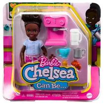 Boneca Barbie Chelsea Profissoes Barista Negra Mattel GTN86
