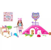 Boneca Barbie Chelsea Skate Park com 2 cachorros e 6 acessórios