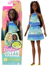 Boneca Barbie Colecionável Loves The Ocean Menina Morena Negra Plus Size - Edição Especial Ecológica - Plástico Reciclado - Mattel