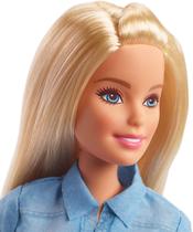 Boneca Barbie Dreamhouse Adventures GHR58 com camisa jeans