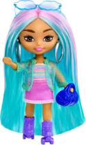Boneca Barbie Extra Mini Minis com Cabelo Azul e Roupa Esportiva