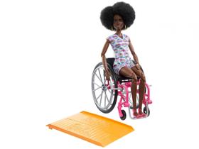 Boneca Barbie Fashionista com Cadeira de Rodas