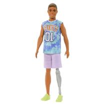 Boneca Barbie Fashionistas Ken 212 com Perna Protética
