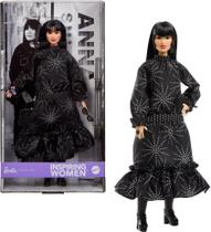 Boneca Barbie Inspiring Women Anna Sui com roupa e acessório