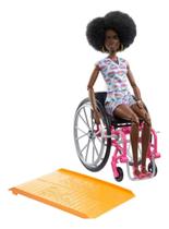 Boneca Barbie Made to Move Negra Cadeirante Modelo 2021 Articulada Inclusiva Colecionável e com Cadeira de Rodas Brinquedo Menina Criança Boneca Barbie Made to Move Negra Cadeirante Modelo 2021 Articulada Inclusiva Colecionável e com Cadeira de Rodas Brinquedo Menina Criança