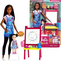 Boneca Barbie Negra Profissão Professora de Artes - Mattel GJM30