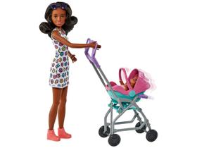 Boneca Barbie Sisters & Pets Skipper Babysitter - Passeio no Parque com Acessórios Mattel