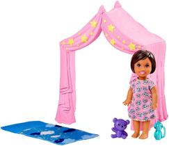 Boneca Barbie Skipper Babysitters Inc., Conjunto Bebê + Tenda + Saco de Dormir, Estampa Nuvem, Mamadeira + Urso Pelúcia. Presente 3-7 Anos