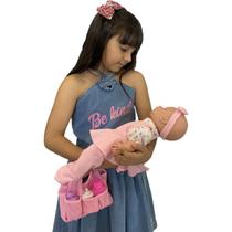 Boneca Bebe Judy que Reza o Pai Nosso + Bolsa Acessórios