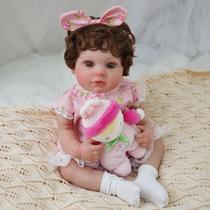 Boneca Bebê Reborn Brastoy Realista Silicone 48cm Conjunto de Roupa Chupeta Mamadeira e Pelúcia Pode Dar Banho Roupa