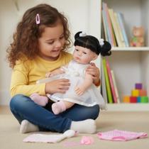 Boneca Bebê Reborn Mia Toda em Vinil Realista Premium 43cm Cabelos Pretos Roupas e Acessórios Luxo Presente Menina Criança Infantil Original