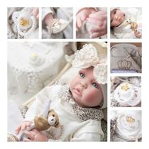 Boneca Bebê Reborn Princesa Larinha Loira Roupa Creme 53cm com 20 acessórios