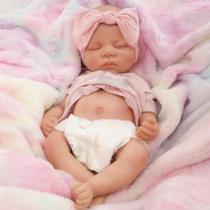 Boneca Bebê Reborn Realista Brastoy Silicone Conjunto de Roupa Chupeta Mamadeira e Pelúcia 48cm