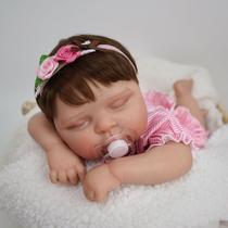Boneca Bebê Reborn Silicone Realista 48cm Original Kit Acessórios Conjunto Roupa Mamadeira Chupeta Pelúcia Fralda Certidão Boneca Bebê Reborn Silicone Realista 48cm Original Kit Acessórios Conjunto Roupa Mamadeira Chupeta Pelúcia Fralda Certidão