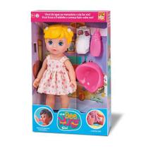Boneca Bee Hugs Faz Xixi Com Mamadeira E Fralda - Bee Toys