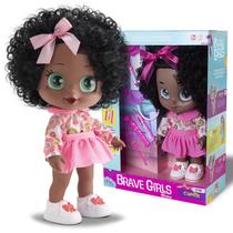 Boneca Brave Girls Medica Negra Camille Cabelos Cacheados e Acessórios - Bee Toys