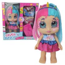 Boneca Brinquedo com 3 Acessórios Surpresa Dolls Diver Surprise Vamos Viajar Divertoys Rosa