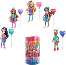 Boneca Chelsea Color Reveal da Barbie: 6 surpresas, mudança de cor no cabelo e visual de confete