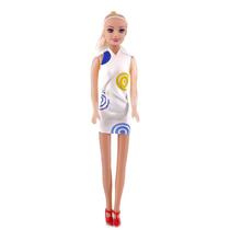 Boneca com acessórios de beleza