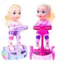 Boneca Com Patinete Giratório Som Luz Bate Volta Brinquedo Girl