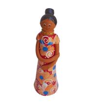 Boneca de Barro Olivia "Um Toque de Arte e Tradição em Sua Decoração" Terra do Mestre Vitalino Boneca de Barro Olivia "Um Toque de Arte e Tradição em Sua Decoração" Terra do Mestre Vitalino