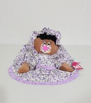 Boneca De Pano Deitada Bia Pelúcia Negra Morena Lilás Floral 36cm Boneca De Pano Deitada Bia Pelúcia Negra Morena Lilás Floral 36cm