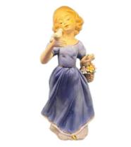 Boneca Decorativa c/ Cesta e Pássaro em Porcelana 31cm Boneca Decorativa c/ Cesta e Pássaro em Porcelana 31cm