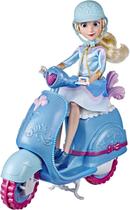 Boneca Disney Princesa Cinderela Com Scooter Capacete e Adesivos - Hasbro