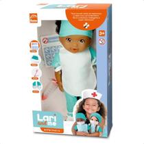 Boneca Enfermeira Negra Coleção Lari and Me 34cm Roma Boneca Enfermeira Negra Coleção Lari and Me 34cm Roma