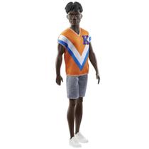 Boneca fashion Barbie Fashionistas Ken 203 com roupa laranja Boneca fashion Barbie Fashionistas Ken 203 com roupa laranja