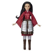 Boneca fashion Disney Mulan com armadura de saia, sapatos, calças e blusa