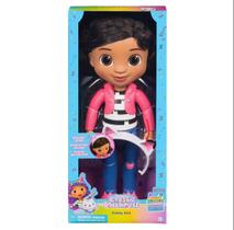 Boneca Gabby Girl 33cm com Tiara Orelha de Gatinhos Gabby's Dollhouse Sunny