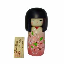 Boneca Kokeshi Usaburo Sakura Flores de Cerejeira Menina de Kimono