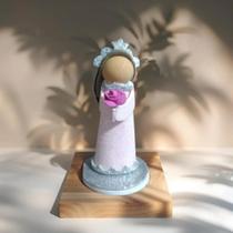 Boneca Mestra do Amor da Delicadeza e da Diplomacia em 3D - Unidade - Bonecos para Constelação Familiar na água Boneca Mestra do Amor da Delicadeza e da Diplomacia em 3D - Unidade - Bonecos para Constelação Familiar na água