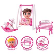 Boneca Mini Bee Hugs Parquinho Com Acessorios E Banquinho Boneca Mini Bee Hugs Parquinho Com Acessorios E Banquinho