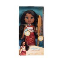 Boneca Moana 2 da Disney Cantando com Remo Iluminado 36 cm com 3 pilhas AAA Boneca Moana 2 da Disney Cantando com Remo Iluminado 36 cm com 3 pilhas AAA