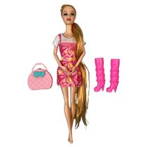 Boneca Model Com Botas E Bolsa