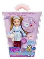 Boneca moderna Bratz Slumber Party Cloe com 2 pijamas e pelúcia