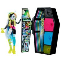 Boneca Monster High c/ Caixa e 15 Acessórios - Skulltimate Secrets - Mattel