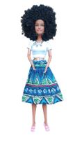 Boneca Negra -cabelos Cacheados - Estilo Barbie saia azul e blusa branca