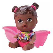 Boneca Negra Little Dolls Com Banheirinha E Toalhinha Divertoys 20cm Vinil Baby Alive Banho Criança Infantil Presente Menina Brinquedo Original Boneca Negra Little Dolls Com Banheirinha E Toalhinha Divertoys 20cm Vinil Baby Alive Banho Criança Infantil Presente Menina Brinquedo Original