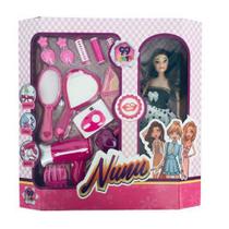 Boneca Nunu Morena Com Acessórios Salão De Beleza. - 99 toys